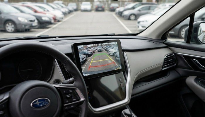 Sensor de Estacionamento ou Câmera de Ré: Qual o Melhor Custo-Benefício?