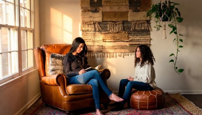 Combining Textures and Fabrics to Decorate a Living Room: Valuable Tips